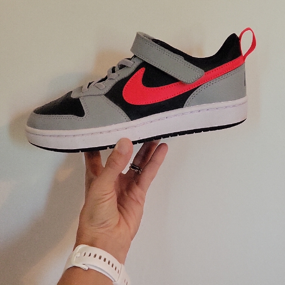 Nike Kids Size 2 Sneakers